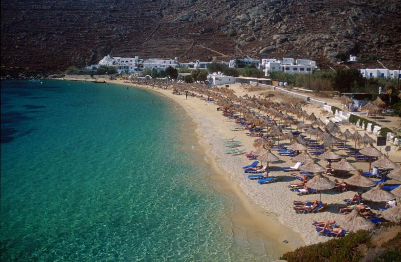 Războiul șezlongurilor, în Grecia: Vacanțe cu scandal și despăgubiri în instanță