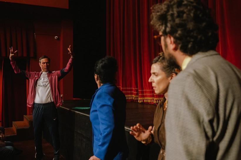 Teatrul EXCELSIOR se alătură evenimentului Noaptea Muzeelor și programează spectacolul itinerant MICKEY MOUSE TREBUIE SĂ PLECE, un traseu performativ prin culisele unui liceu aflat în pragul imploziei 19009517