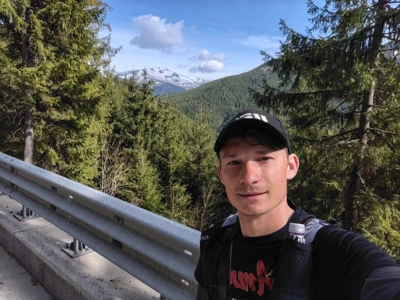 Ultramaratonistul Adrian Șovea, lovit grav de o mașină în timpul cursei caritabile „Drumul Speranței”
