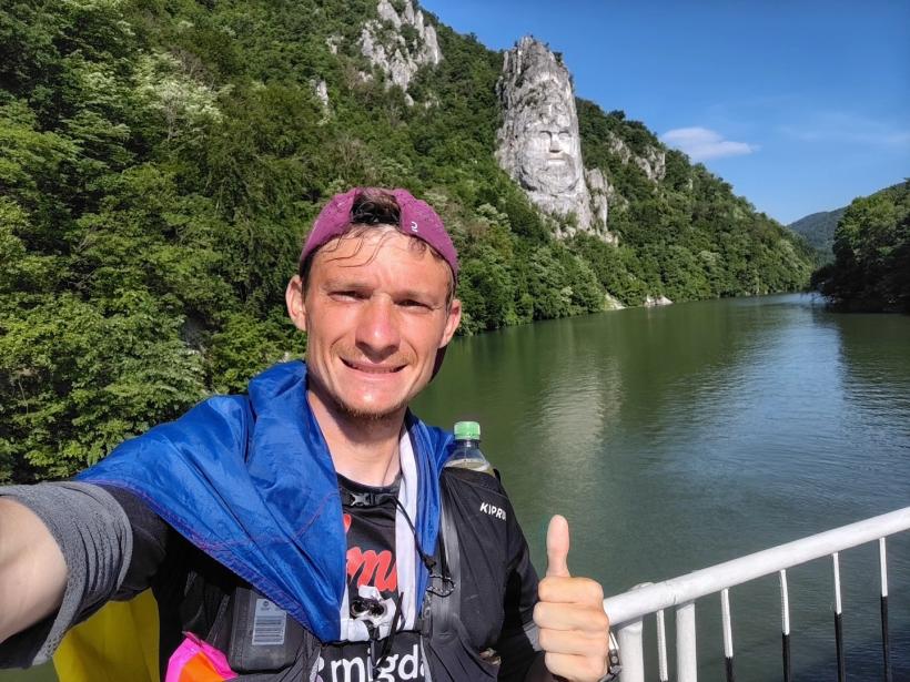 Ultramaratonistul Adrian Șovea, lovit grav de o mașină în timpul cursei caritabile „Drumul Speranței” 19009906