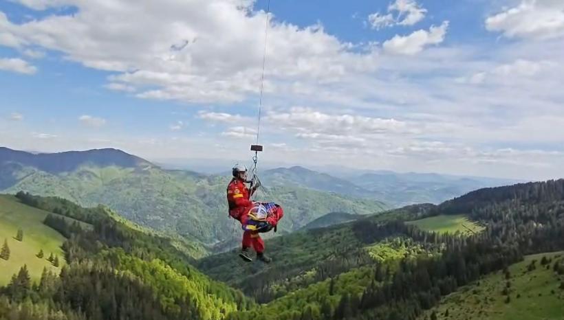 Copil ridicat cu troliul după un accident grav cu bicicleta