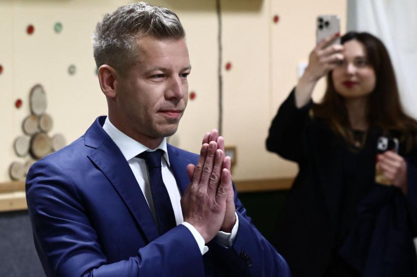 Péter Magyar își taie salariul la jumătate și declară război privilegiilor politice din Ungaria