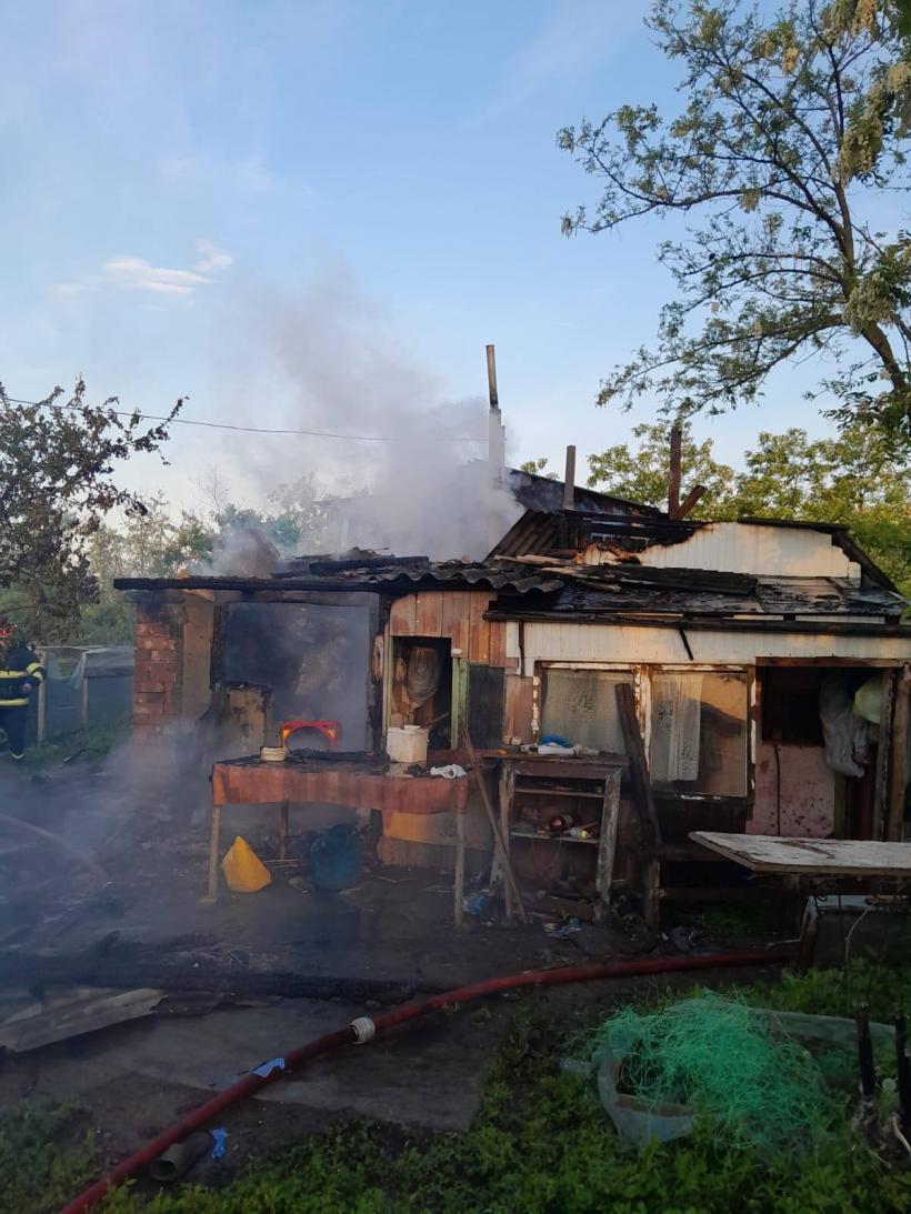 A adormit cu țigara aprinsă și a murit în incendiu. Tragedie în Botoșani 19010009