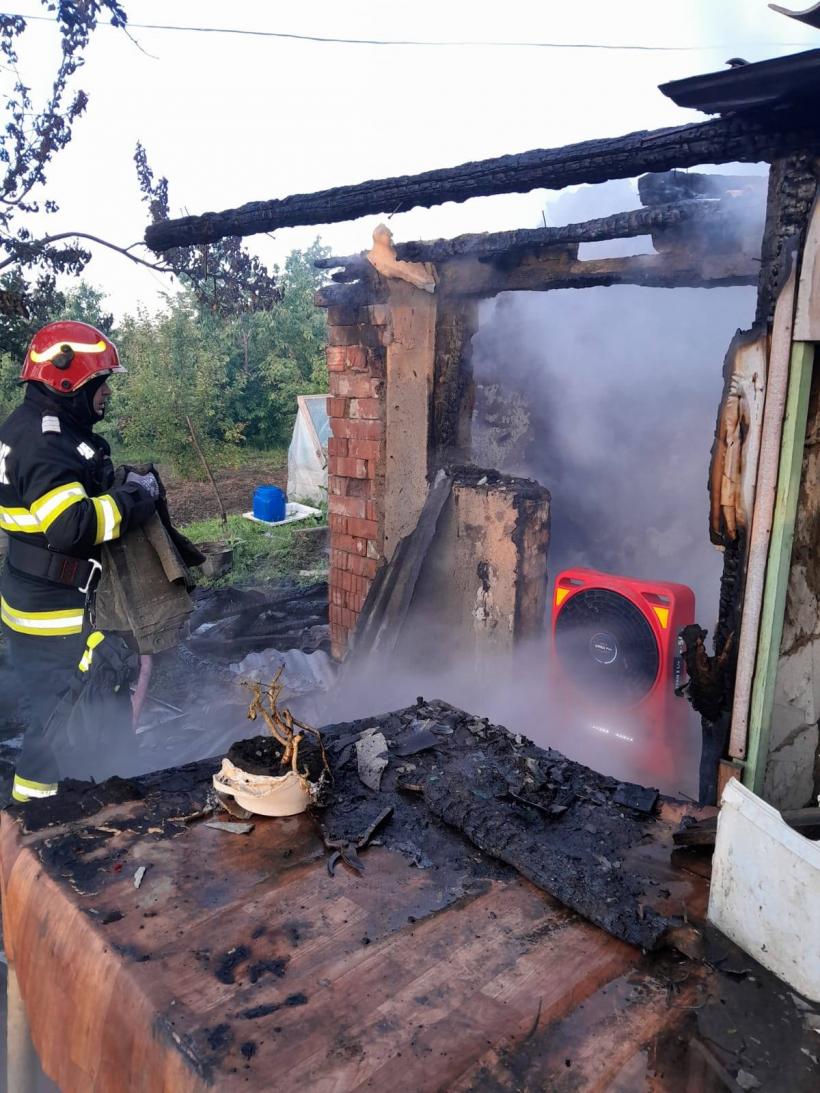 A adormit cu țigara aprinsă și a murit în incendiu. Tragedie în Botoșani 19010011