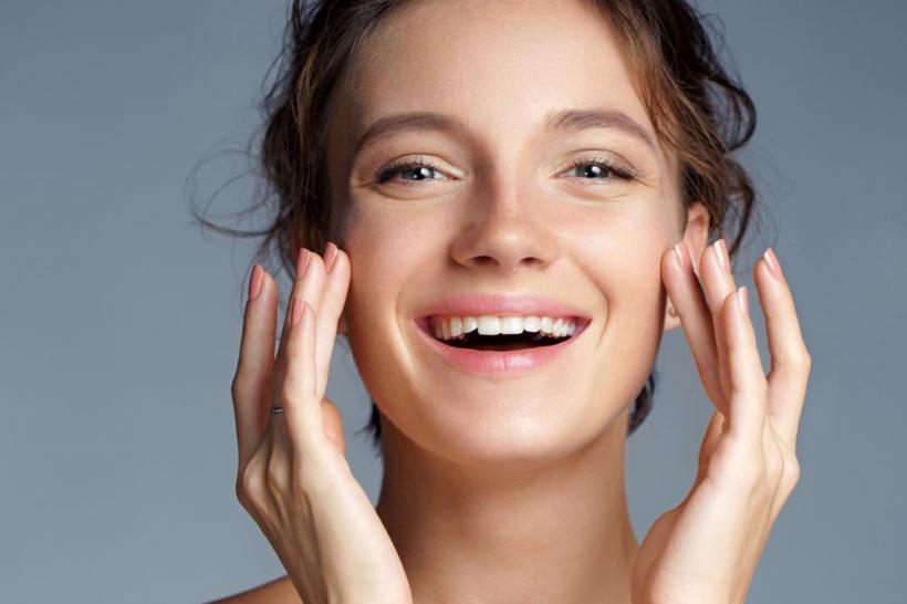 Secretul unui ten strălucitor: Tonicul natural preparat în 10 minute la tine acasă