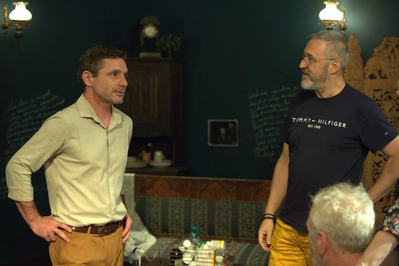 Filmul care pune punctul pe „i”: comunicăm permanent, dar ne înțelegem tot mai puțin