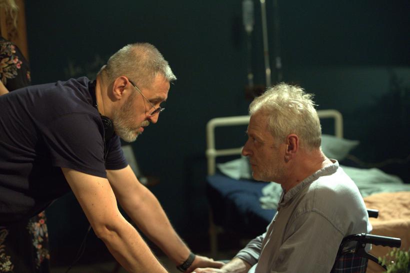 Filmul care pune punctul pe „i”: comunicăm permanent, dar ne înțelegem tot mai puțin 19010305