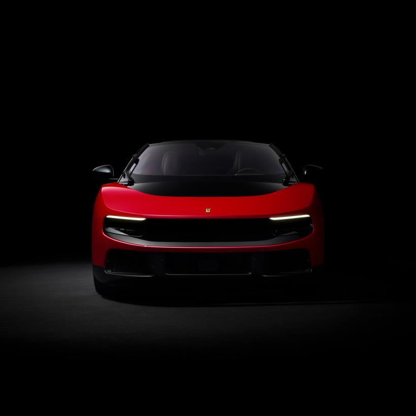 Șoc în lumea auto: acțiunile Ferrari se prăbușesc după lansarea mașinii electrice Luce