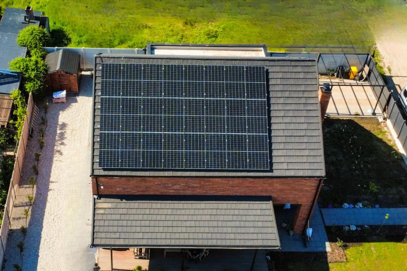 Instalații fotovoltaice în București: cum alegi firma potrivită și ce trebuie să știi înainte să semnezi contractul