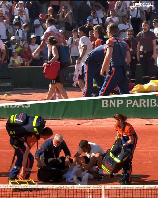 Scene dramatice la Roland Garros: Un jucător s-a prăbușit pe teren din cauza caniculei extreme