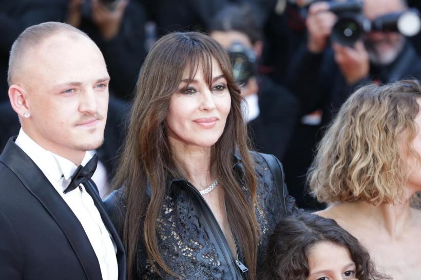 Apariție surpriză a unei românce pe covorul roșu de la Cannes, alături de vedetele cinematografiei mondiale 19010784