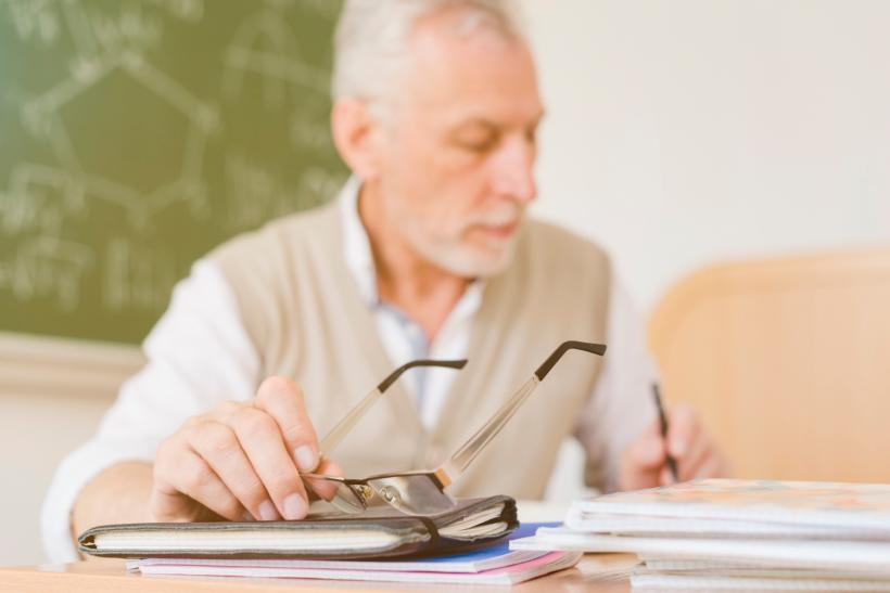 Contracte de muncă pentru profesorii pensionari