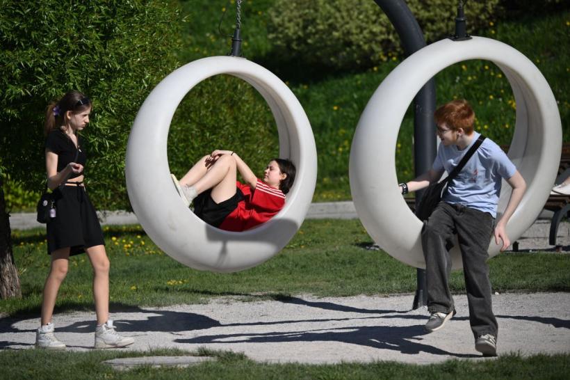Luna Albastră din 31 mai aduce un val uriaș de noroc pentru 4 zodii. Viața lor intră într-o nouă etapă