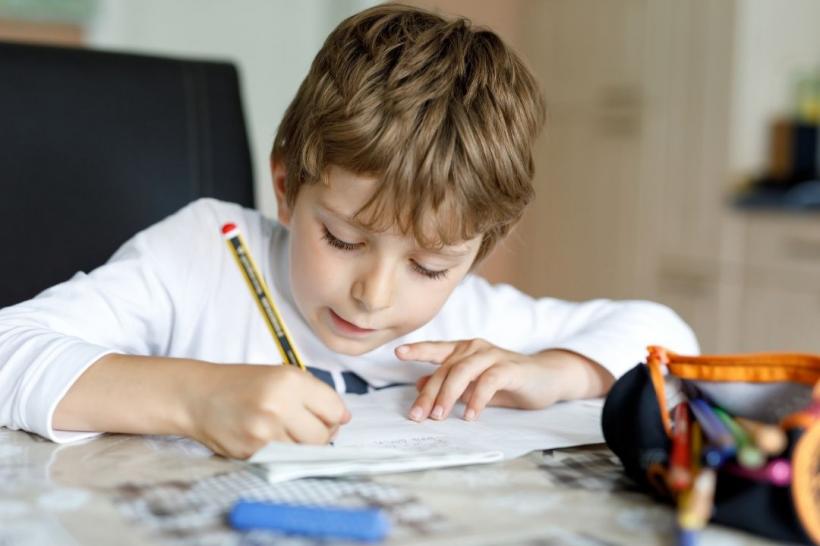 Copiii inteligenți nu au nevoie de „mai multe teme”
