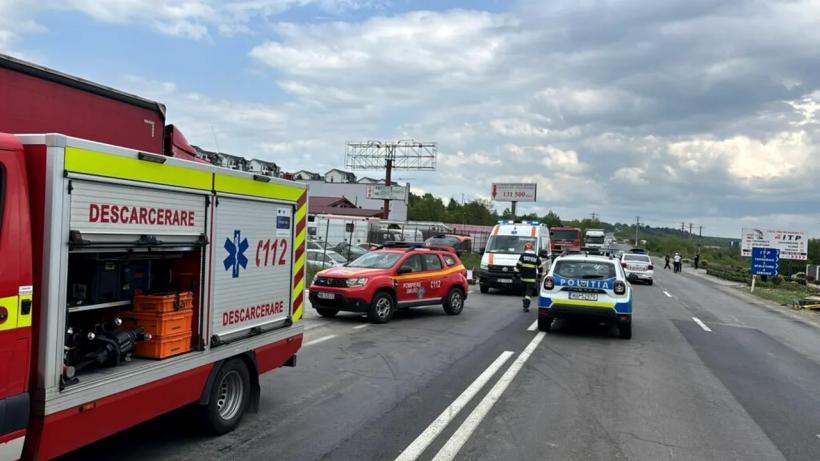 Plan roșu de intervenție pe DN1, în județul Sibiu! 15 persoane implicate într-un carambol violent cu patru autoturisme 19011235