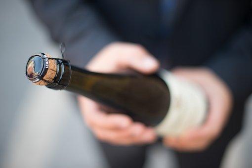 Destinația preferată a românilor introduce restricții dure la alcool 19011134