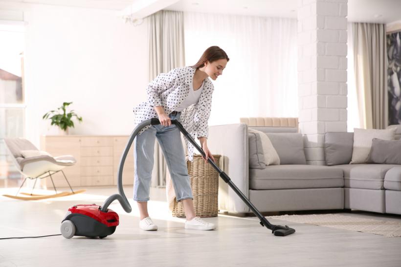 Metoda simplă și naturală care redă prospețimea covorului tău în doar câteva ore