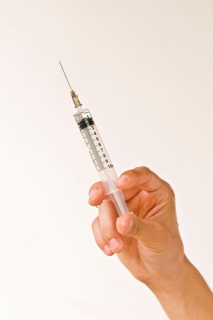 Descoperire majoră în tratamentul cancerului: o simplă injecție a eliminat complet tumorile rezistente la chimioterapie la mai mulți pacienți