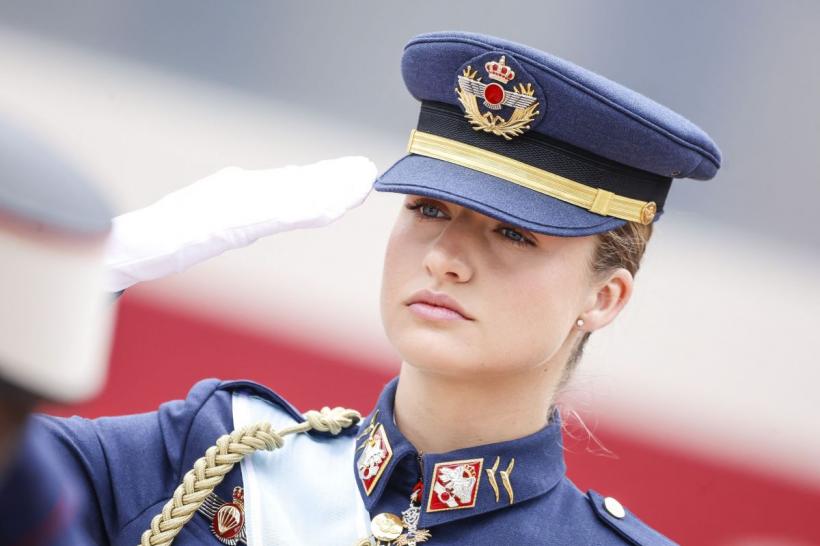 Viitoarea regină a Spaniei a devenit parașutist militar. Prințesa Leonor, antrenamente de elită  