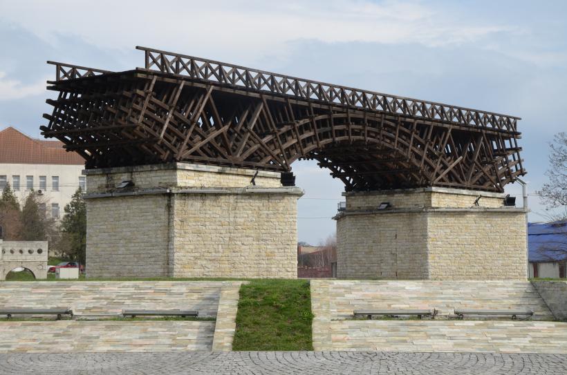 Dacomania, dacopatia și adevărul: Istoriile podului roman de la Drobeta 19011393