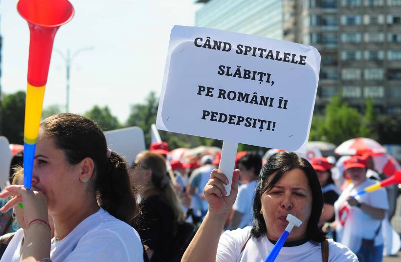 Proteste masive în București. Mii de angajați din sănătate au ieșit în stradă împotriva noii legi a salarizării 19011697