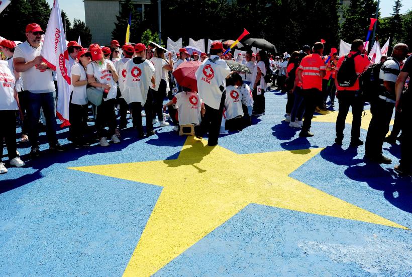 Proteste masive în București. Mii de angajați din sănătate au ieșit în stradă împotriva noii legi a salarizării 19011708