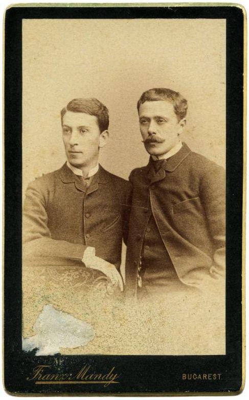 Secretele împărtășite ale Pajerelor: Caragiale Mateiu și sonetele țâșnite din pojar 19011573