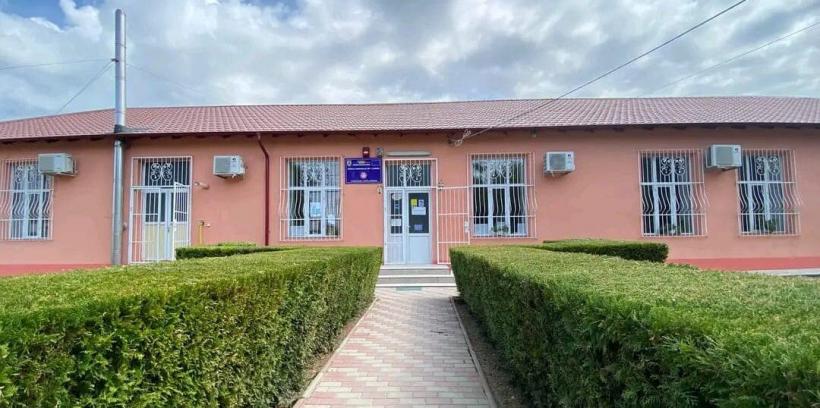 „Aici răsărea soarele pentru el...” Povestea sfâșietoare a lui Gabriel, copilul de 9 ani care a murit strivit de capacul unei canalizări