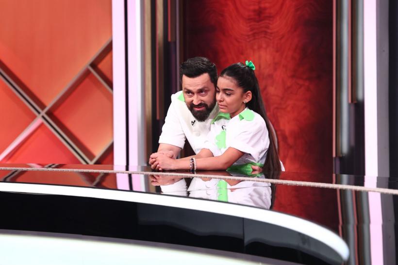 Echipa lui Chef Orlando a câștigat ieri o amuletă, iar tunicile albastre, conduse de Chef Ștefan, au obținut victoria la întrecerea culinară de la Chefi la cuțite – Viitorul are gust 19011835