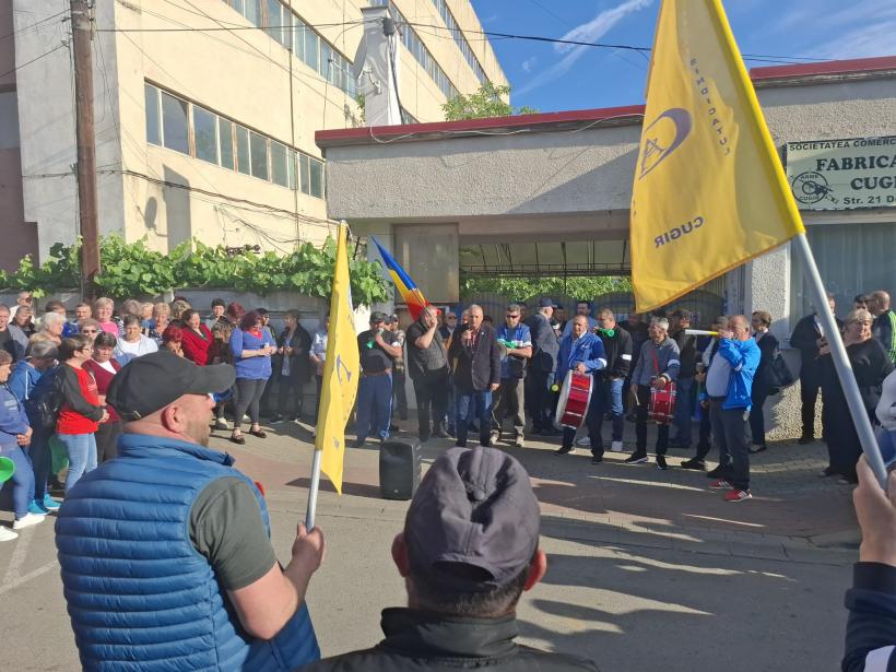 Fabrica de Arme din Cugir, împinsă la faliment. Arma de asalt 5,56 model NATO, uitată în rastel  19011601
