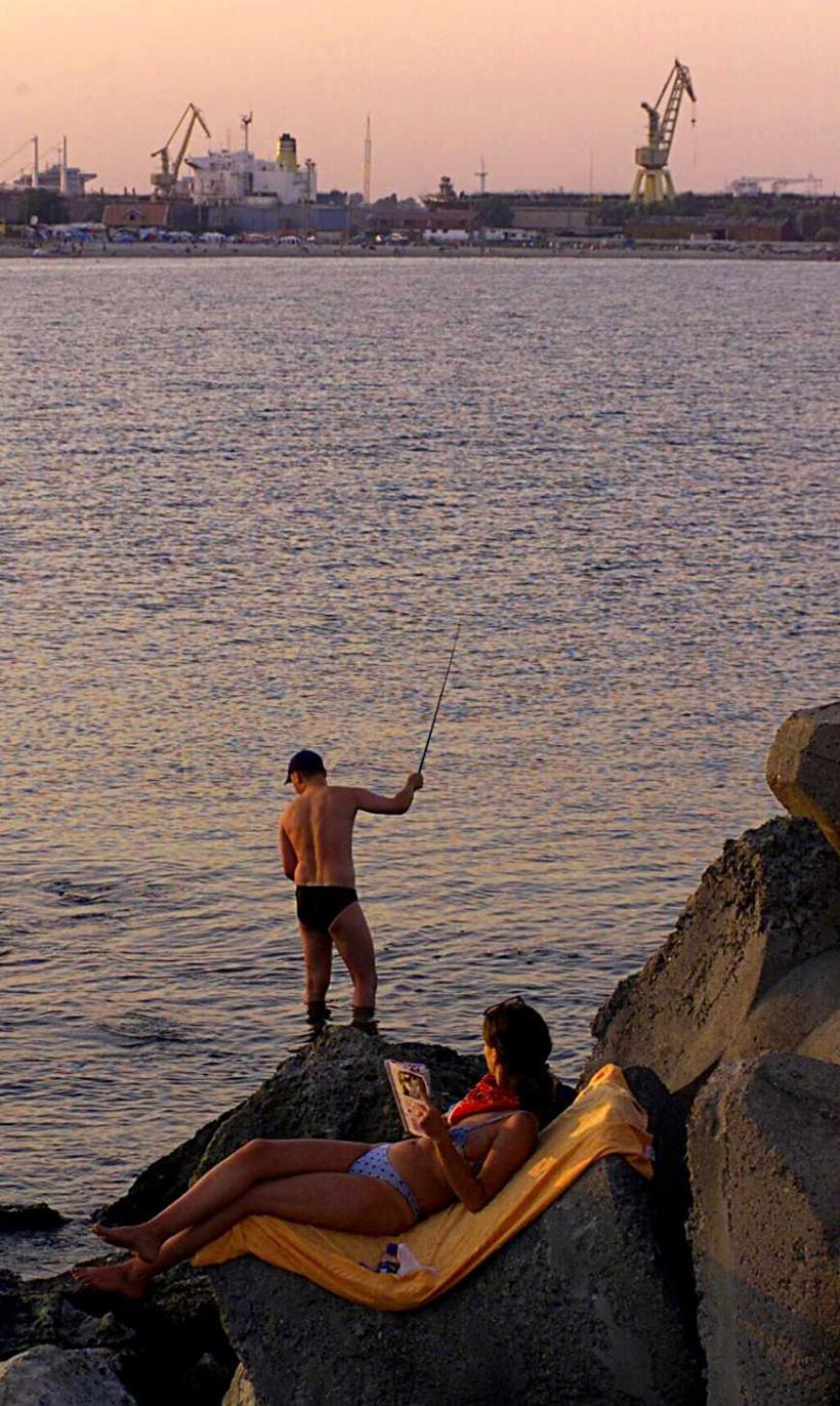 Alertă pe litoral! Mii de turiști scoși de pe plaje în Mangalia, Eforie, Costinești și Delta Dunării. Plaje închise și acces blocat după incidentul din Portul Constanța