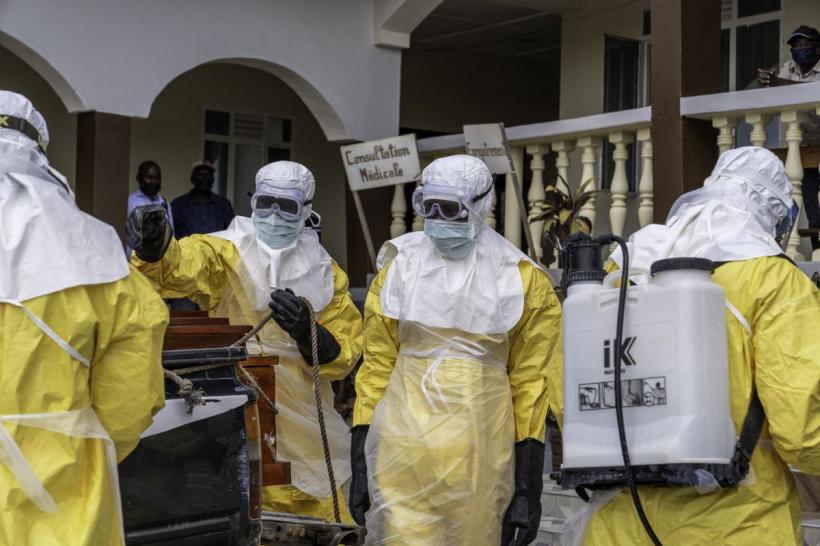 Coșmarul Ebola revine: sute de cazuri și o epidemie care amenință să explodeze
