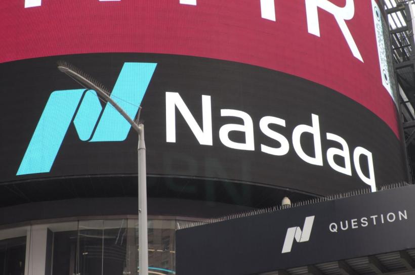 Zi neagră pe piețele financiare: Nasdaq se prăbușește, iar Bitcoin atinge un minim al ultimilor ani