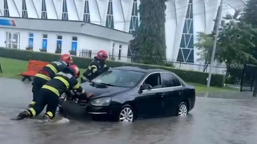 Ploile torențiale au făcut ravagii în București și în alte 12 județe 19012115