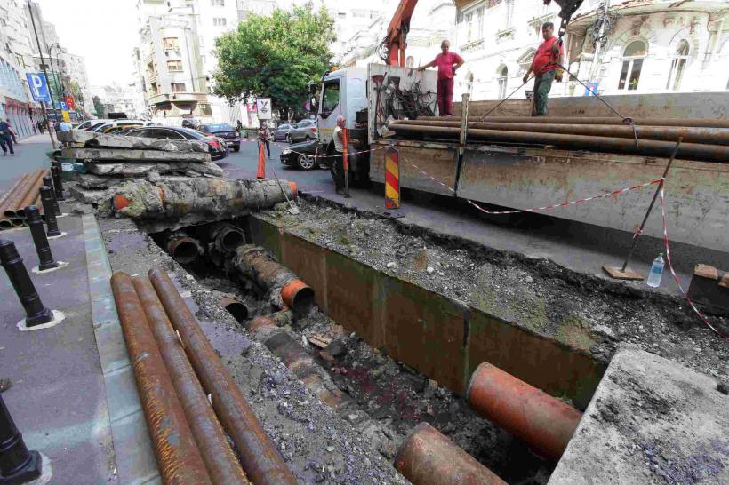 Sistemul de termoficare al Bucureștiului trimite 40% din apa fierbinte în pământ 19012135