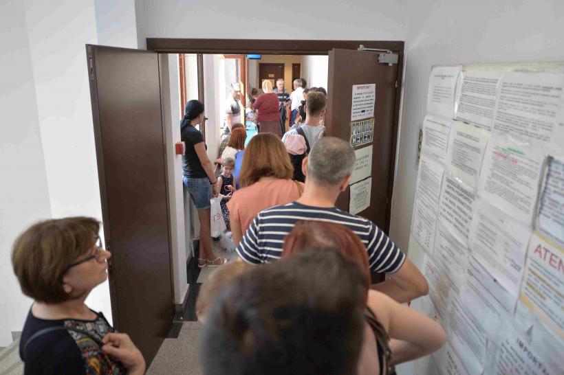 Amenzi pentru funcționarii care îți cer copie după buletin 