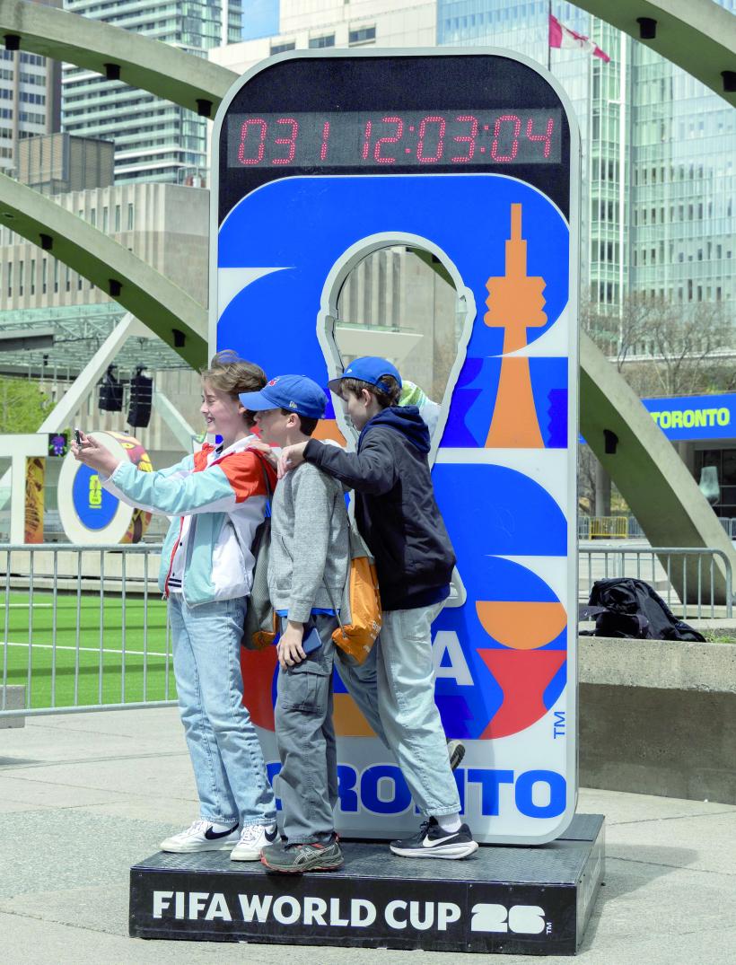 Mii de euro cheltuiți pentru a-și încuraja favoriții. Preț exorbitant al biletelor. SUA și Canada storc fanii de bani, Mexicul e mai prietenos 19012571