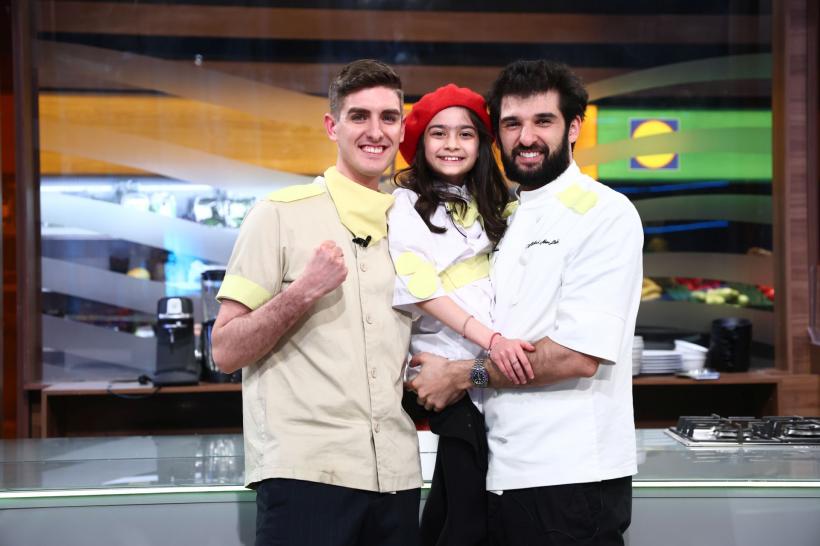 Diseară se desemnează câștigătorul sezonului juniorilor Chefi la cuțite – Viitorul are gust. Ei sunt cei patru concurenți care gătesc în cursa din Finală! 19012632