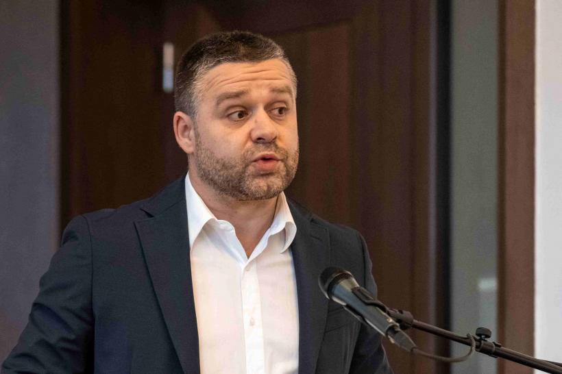 Interesul politic pe termen scurt și mediu al lui Bolojan: Blocarea lui Tomac, zădărnicirea proiectului lui Nicușor Dan și alegerile din 2028 – 2030 19012512