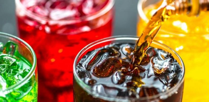 Pericolul ascuns din sucurile dietetice carbogazoase. De ce să nu le consumi în fiecare zi?