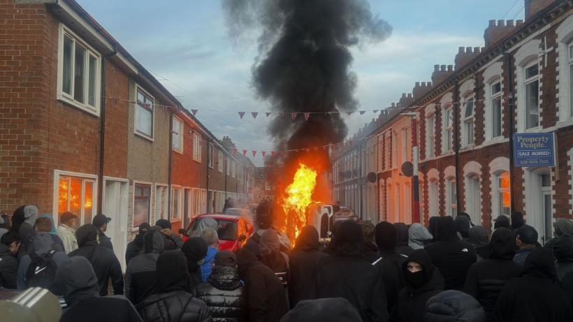 Trei familii de români, victime ale revoltelor din Belfast. Casele lor au fost devastate. MAE: „Vor să revină în România cât mai repede” 19012727