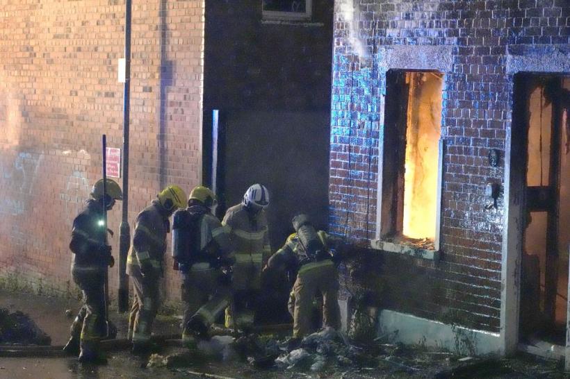 Trei familii de români, victime ale revoltelor din Belfast. Casele lor au fost devastate. MAE: „Vor să revină în România cât mai repede” 19012733