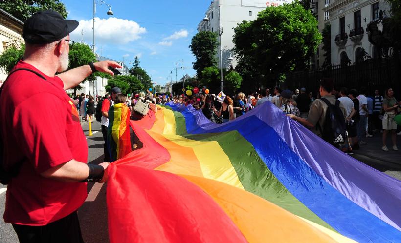 Bucharest Pride 2026. Mii de oameni s-au adunat pe Calea Victoriei  19013193