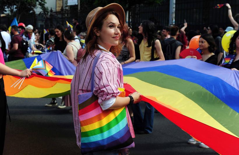 Bucharest Pride 2026. Mii de oameni s-au adunat pe Calea Victoriei  19013197