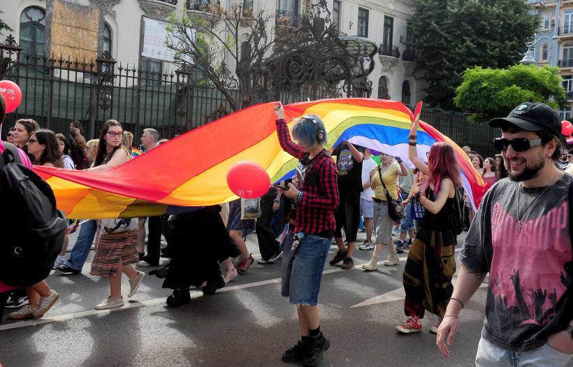 Bucharest Pride 2026. Mii de oameni s-au adunat pe Calea Victoriei  19013199