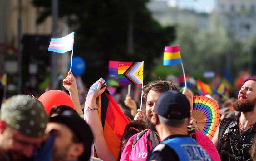 Bucharest Pride 2026. Mii de oameni s-au adunat pe Calea Victoriei  19013205