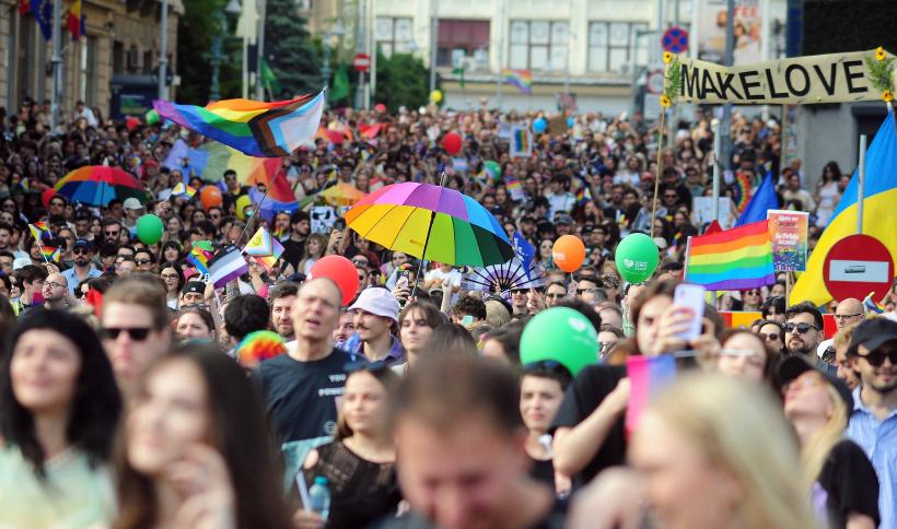 Bucharest Pride 2026. Mii de oameni s-au adunat pe Calea Victoriei  19013206