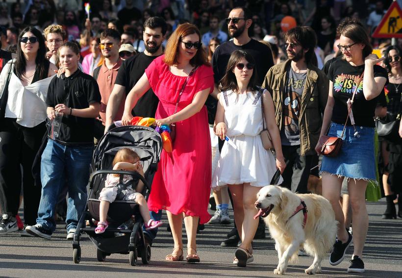 Bucharest Pride 2026. Mii de oameni s-au adunat pe Calea Victoriei  19013209