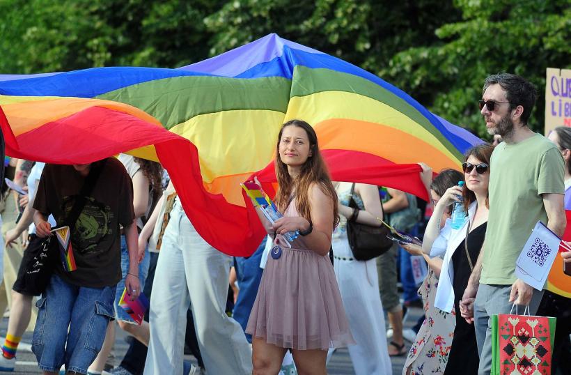 Bucharest Pride 2026. Mii de oameni s-au adunat pe Calea Victoriei  19013211