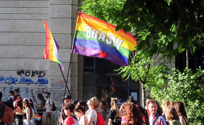 Bucharest Pride 2026. Mii de oameni s-au adunat pe Calea Victoriei  19013214